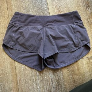 Lulu lemon Hotty Hot Low-Rise Lined Short 2.5"